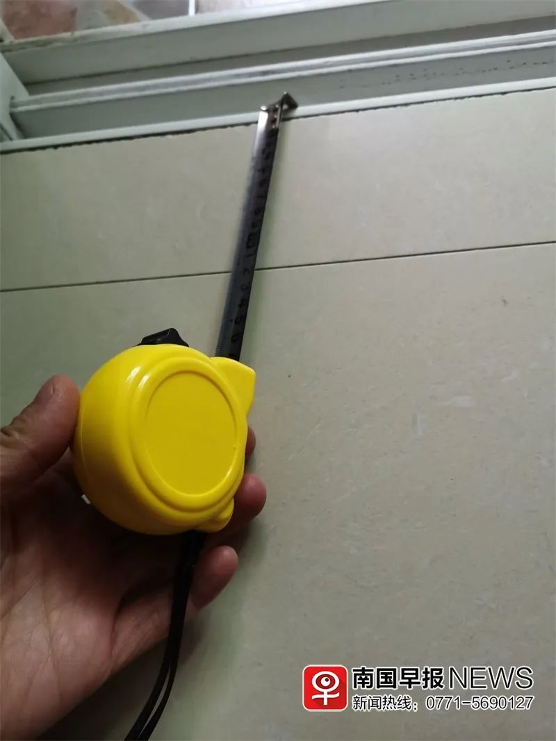 DƬ